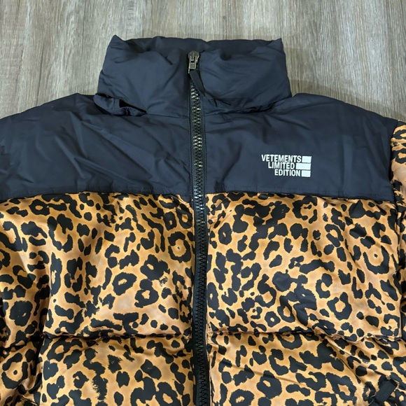 Vetements Logo Limited Edition Leopard Puffer Jacket Coat - Picture 8 of 16